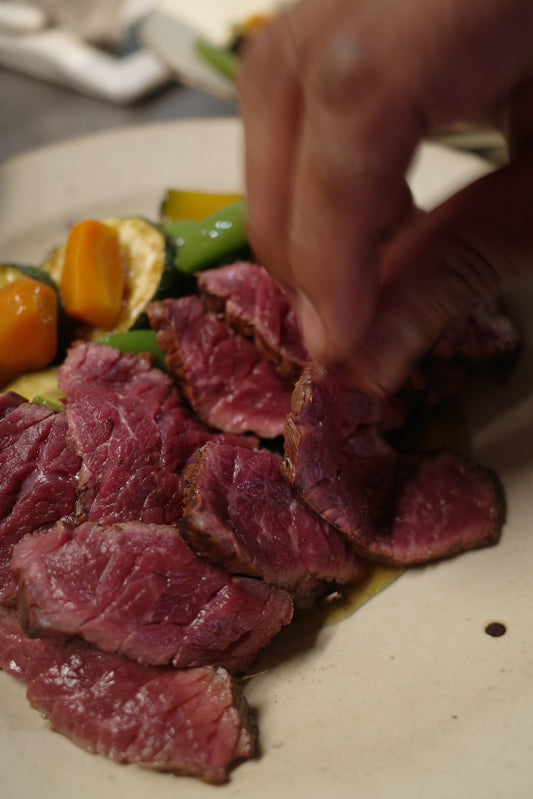 醤油蔵の麹菌で熟成した牛ロースステーキ